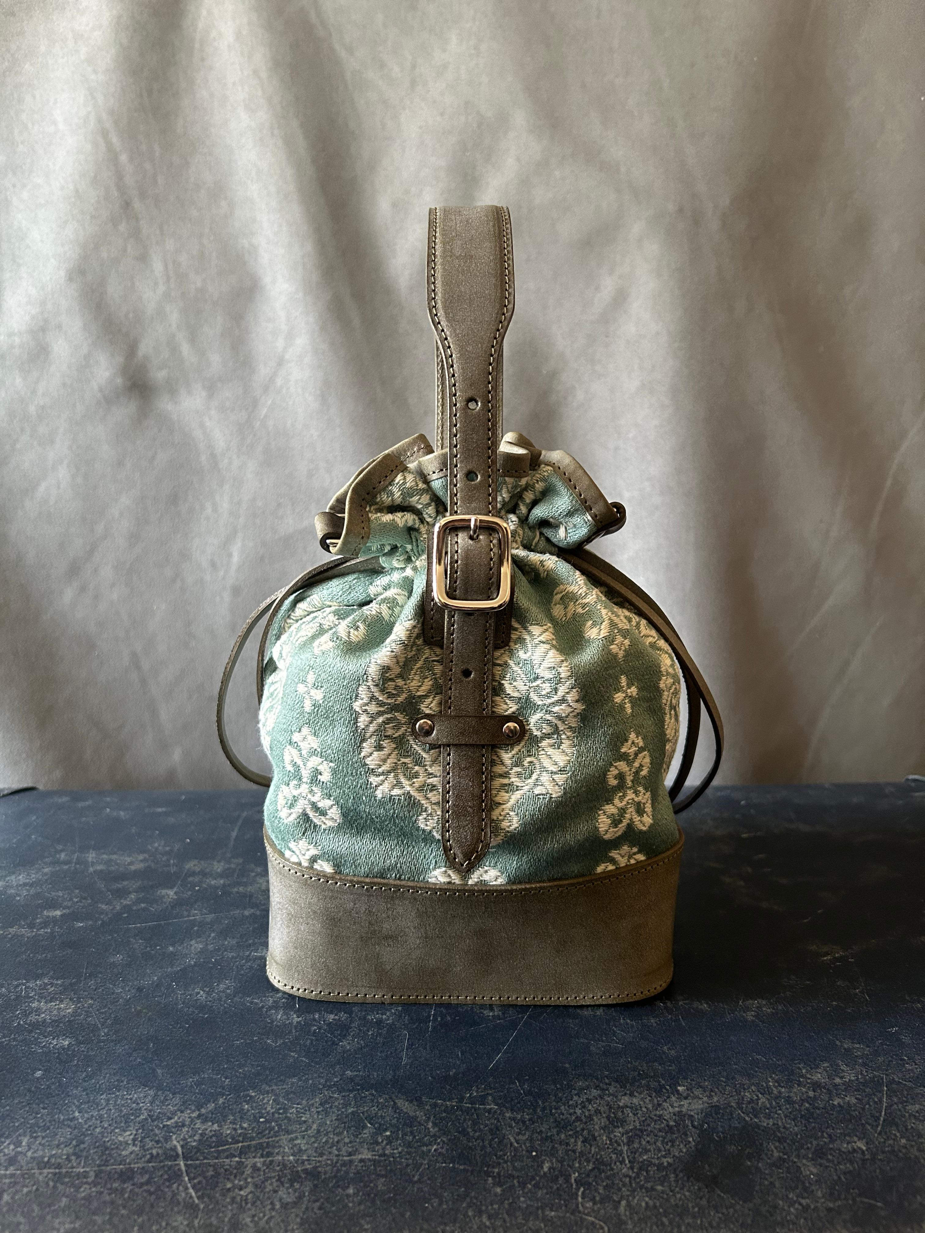 kinchaku bag （刺繍生地×ロロマレザー）1枚目の画像